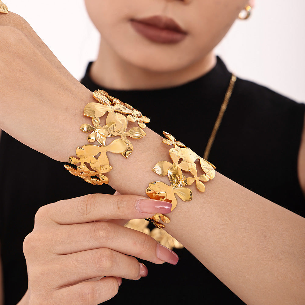 Flower wide version open bracelet stainless steel PVD electroplating real gold fashionable and popular cross-border special supply
