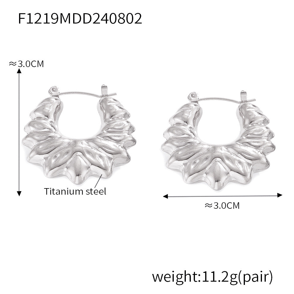 Geometric special-shaped hollow flower earrings retro flower titanium steel plated 18k gold ins wind trend earrings