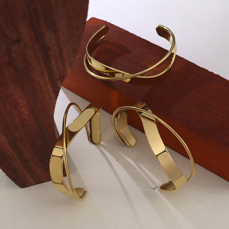 Simple temperament niche cross smooth surface opening bracelet titanium steel plated 18K real gold bracelet women Z19599