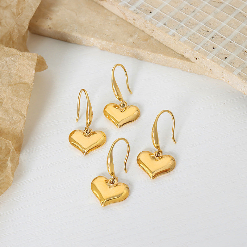 Exquisite non-fading simple three-dimensional love earrings niche design sweet and cool personality heart earrings women's gold-plated ear hooks