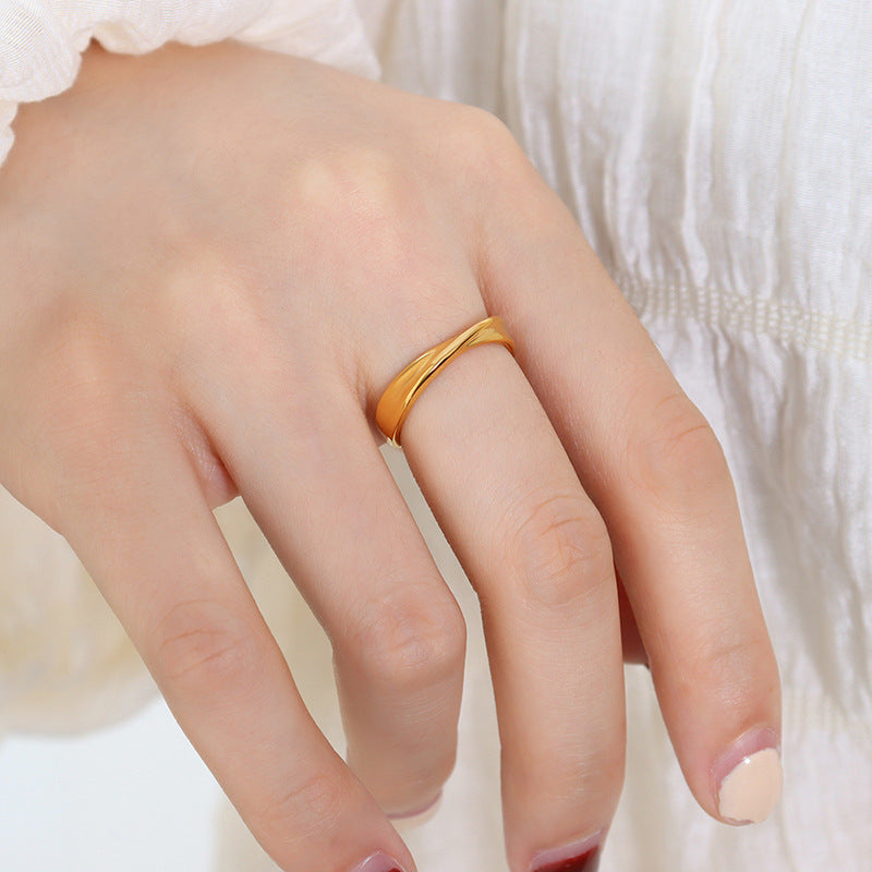 Mobius ring couple ring personalized ring niche design titanium steel electroplating 18K jewelry wholesale women's jewelry