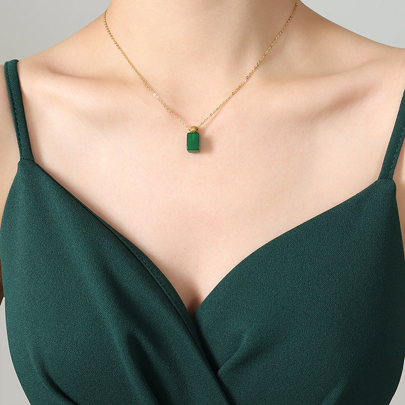 Neutral style retro design sense personalized fashion emerald glass pendant necklace non-fading titanium steel gold-plated jewelry