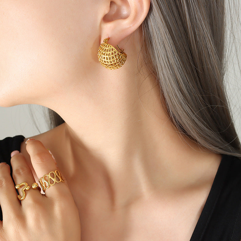 Autumn new fashion does not fade temperament personality trend mesh hemispherical titanium steel gold-plated earrings 99