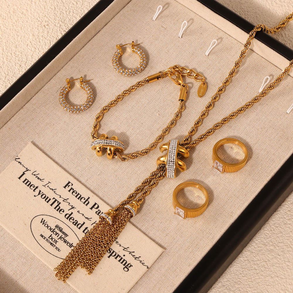 Simple personality geometric twist chain jewelry with diamond design sense light luxury wind titanium steel gold-plated jewelry set