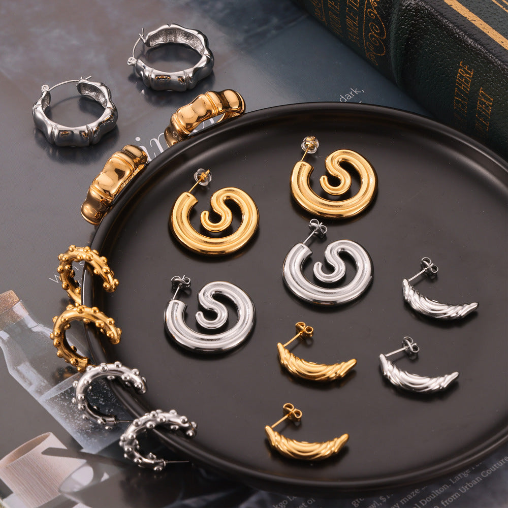 Retro niche personality temperament jewelry geometric engraving texture design titanium steel gold-plated C-shaped earrings