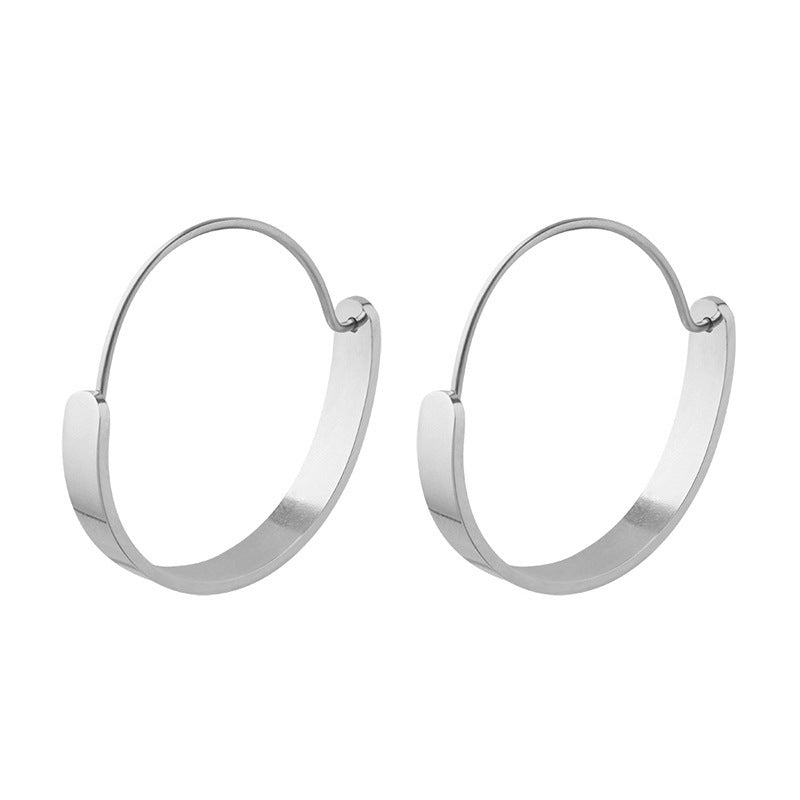 Autumn and winter trendy models, beautiful cold wind, fashionable personalized buckle plain ring earrings, titanium steel gold-plated ear jewelry F32899