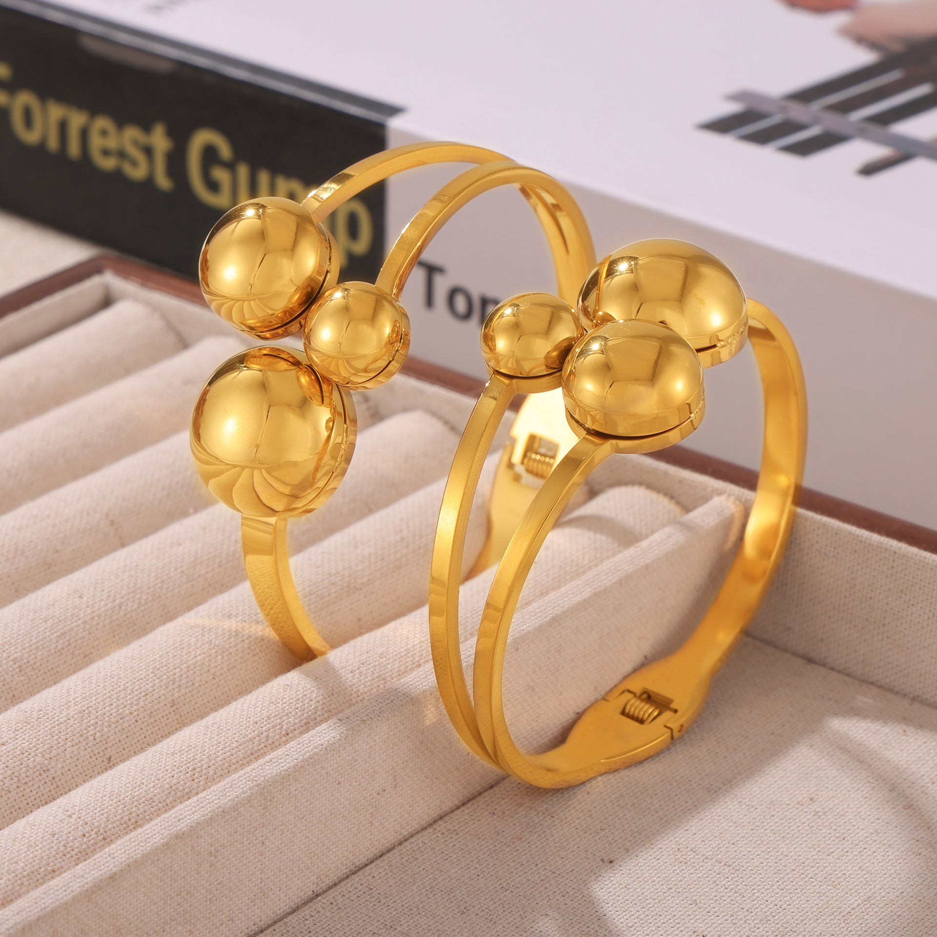 Minimalist style fashion commuter personality niche jewelry ball shape design sense multi-layer titanium steel gold-plated spring bracelet