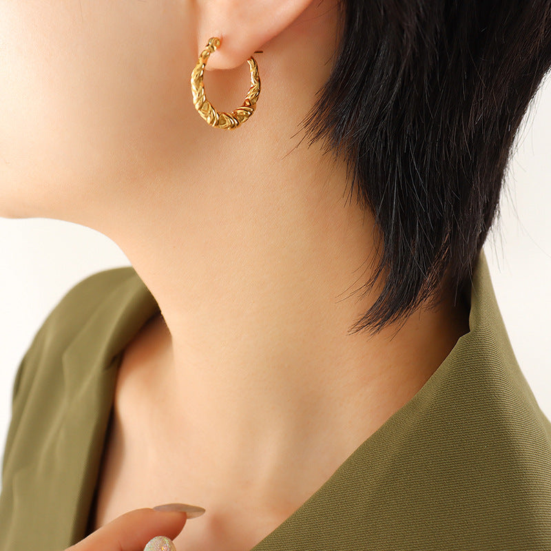 Trendy minimalist geometric titanium steel gold-plated ear buckles, exquisite temperament twist earrings accessories pp