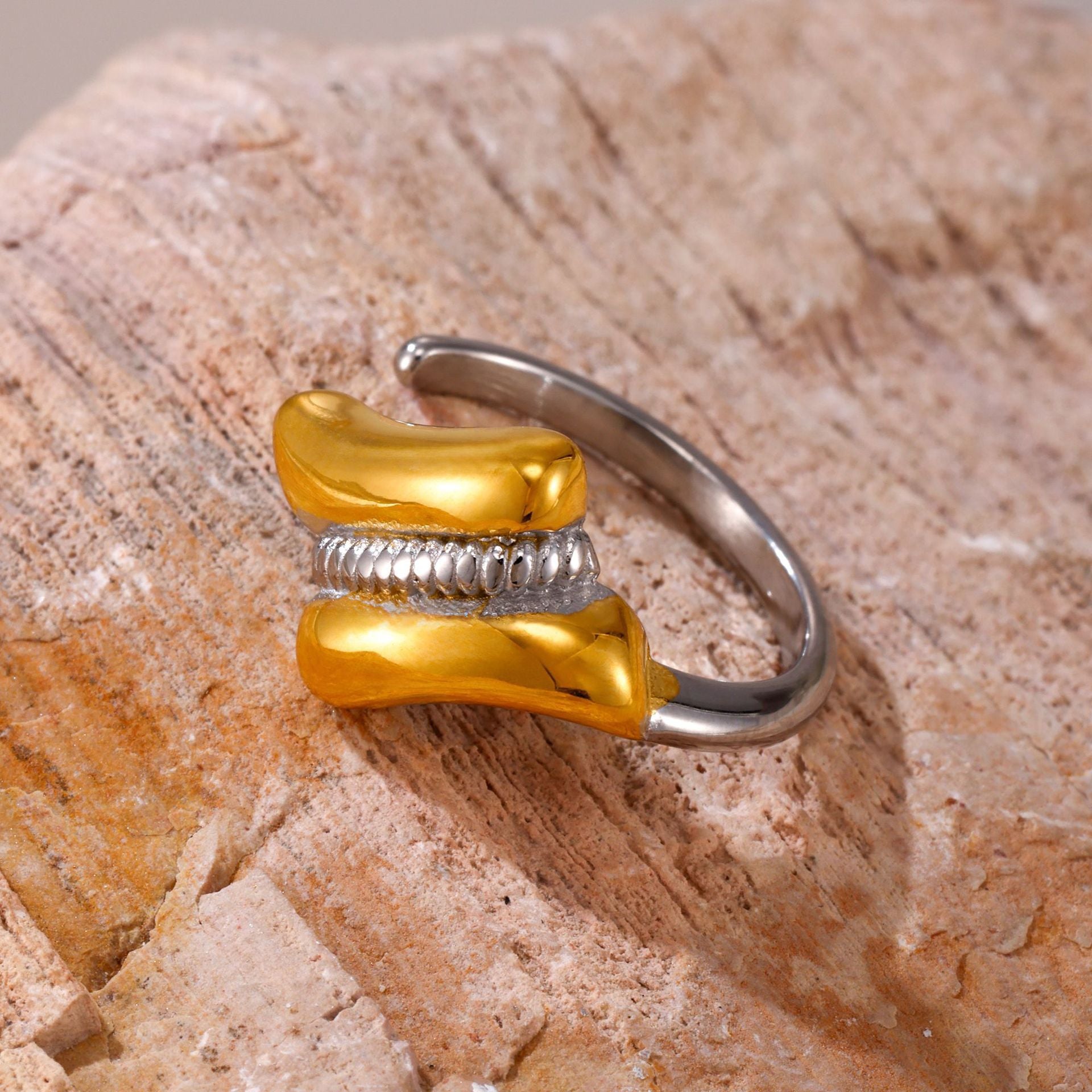 Niche opening geometric gold ring titanium steel electroplating 18K real gold fashion accessories combination spot 99
