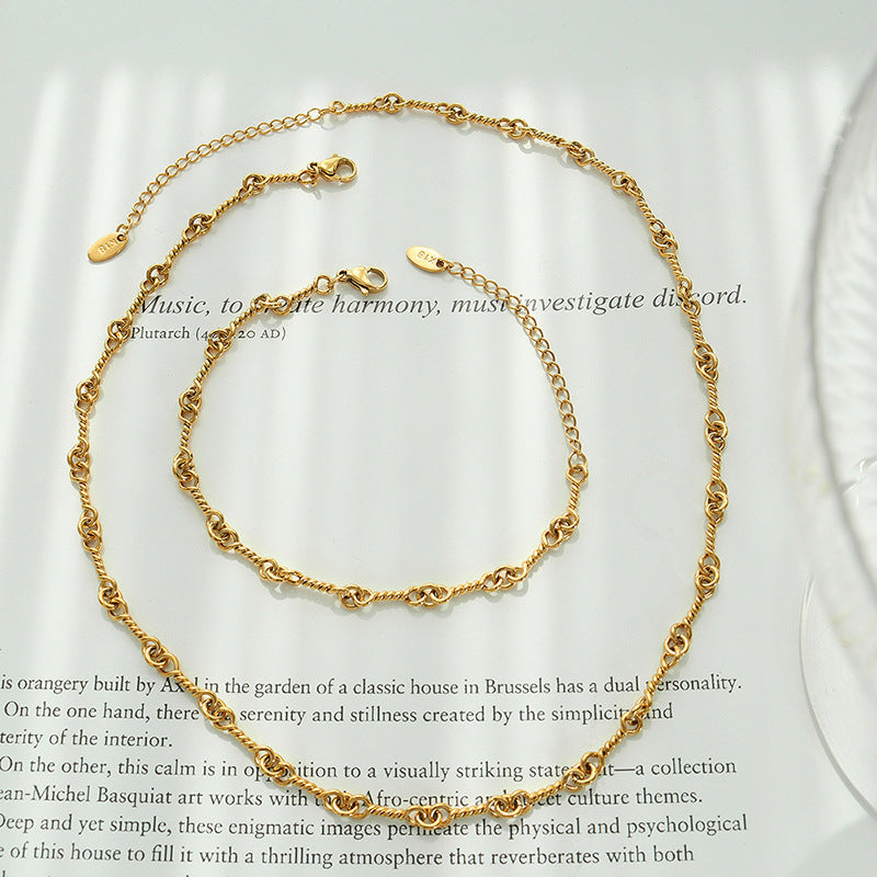 Unique, creative, fashionable and personalized new copper interlocking necklace bracelet jewelry set female 99
