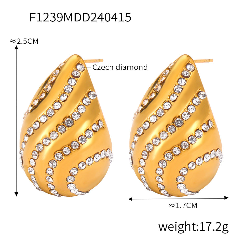 Retro niche light luxury earrings with diamond design feeling, water drop studs, titanium steel gold-plated small fragrant versatile earrings