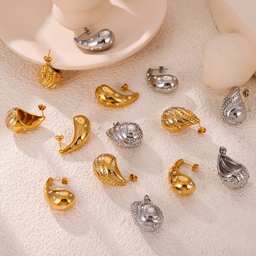 Retro niche light luxury earrings with diamond design feeling, water drop studs, titanium steel gold-plated small fragrant versatile earrings