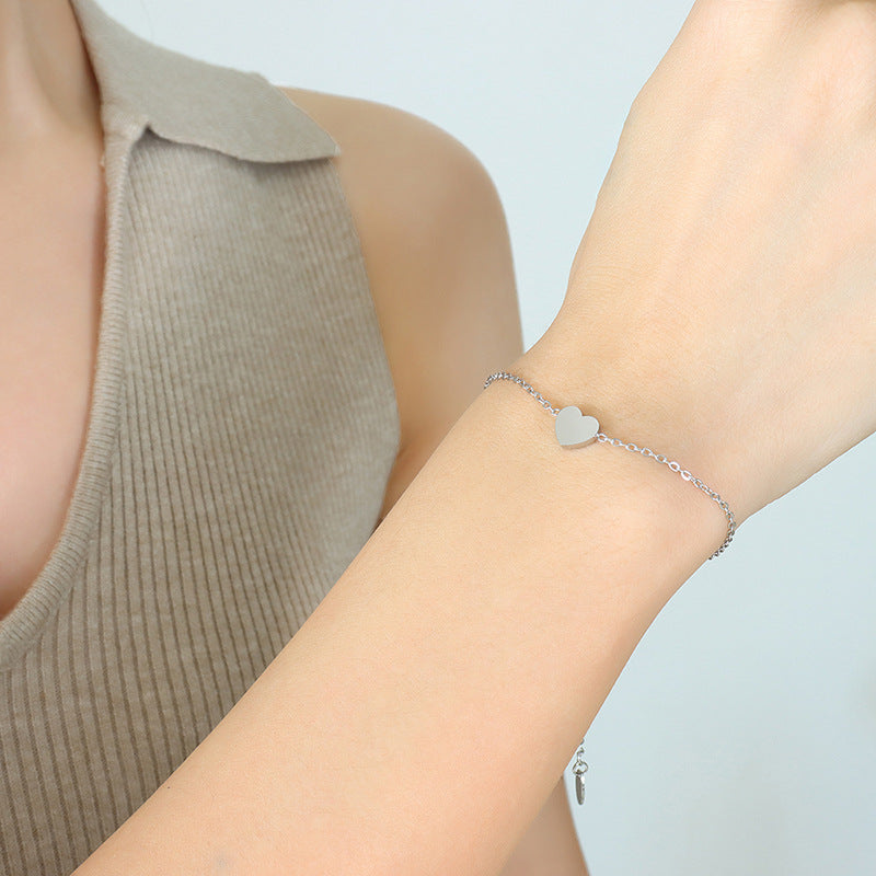 Internet celebrity small love bracelet female, versatile simple titanium steel bracelet, plated with 18K real gold, non-fading and non-allergic E072