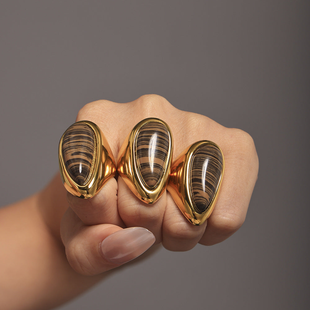 Natural wood grain stone water drop ring plated with 18K real gold Maillard autumn and winter light luxury ring ring decoration is in stock.