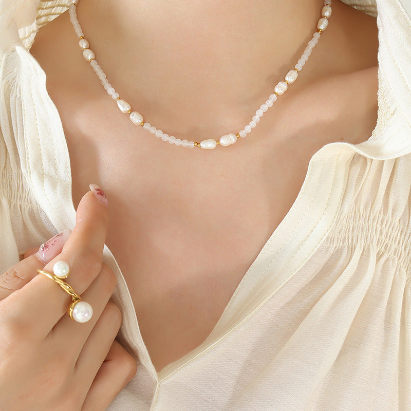 Winter new non-fading French retro personalized stone freshwater pearl pendant titanium steel gold-plated beaded necklace jewelry