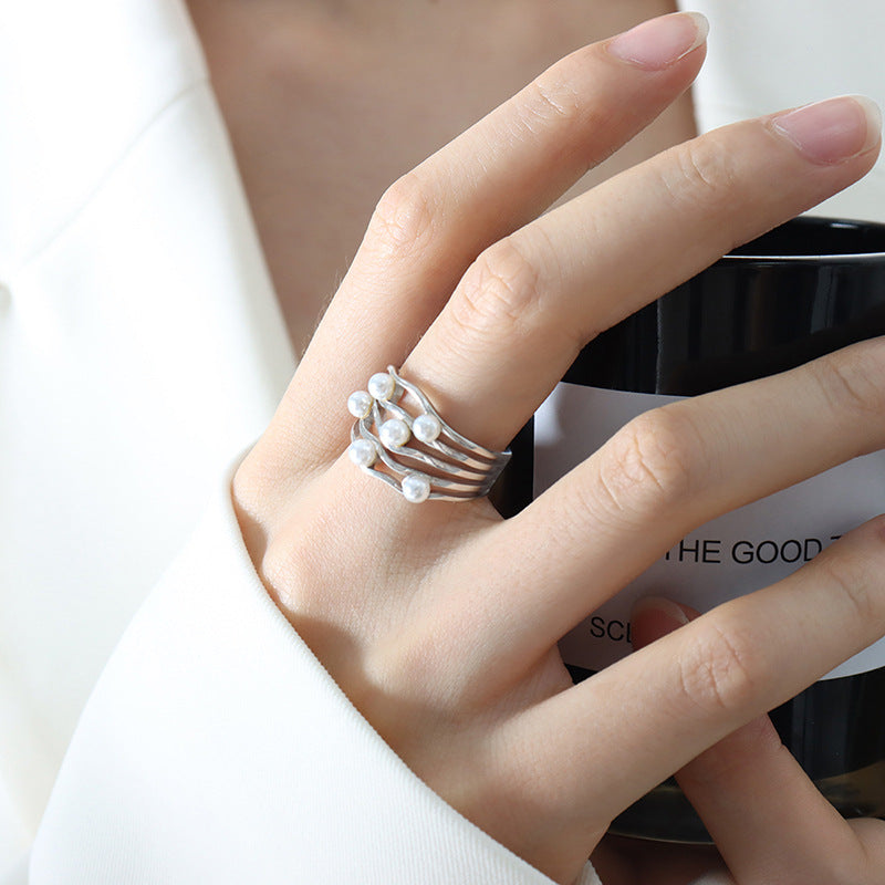 Classical retro corrugated wave imitation pearl ring, simple temperament niche design titanium steel gold-plated jewelry women
