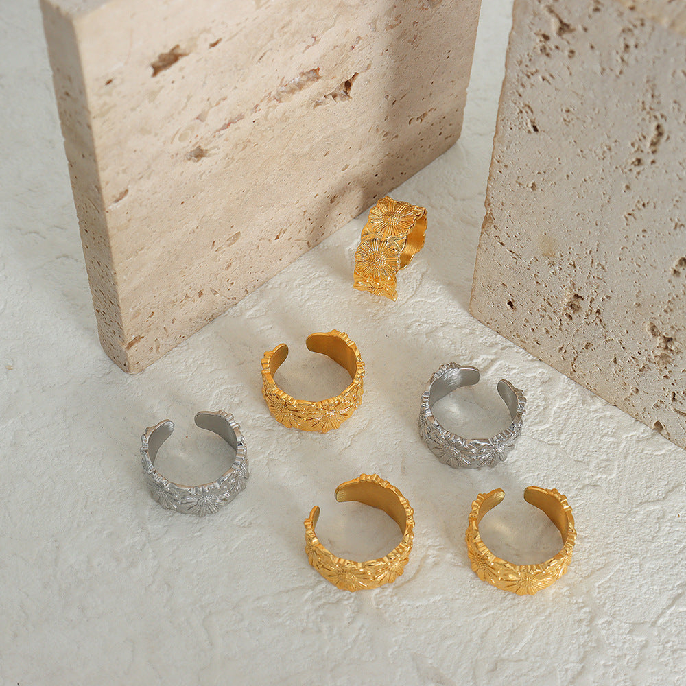 New high-end retro light luxury flower titanium steel plated 18K gold ring does not fade niche design women