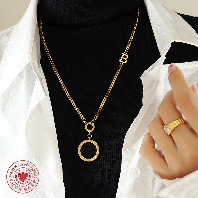 High-necked long fashion versatile Roman black and white double-sided pendant sweater chain hot-selling jewelry M004pp