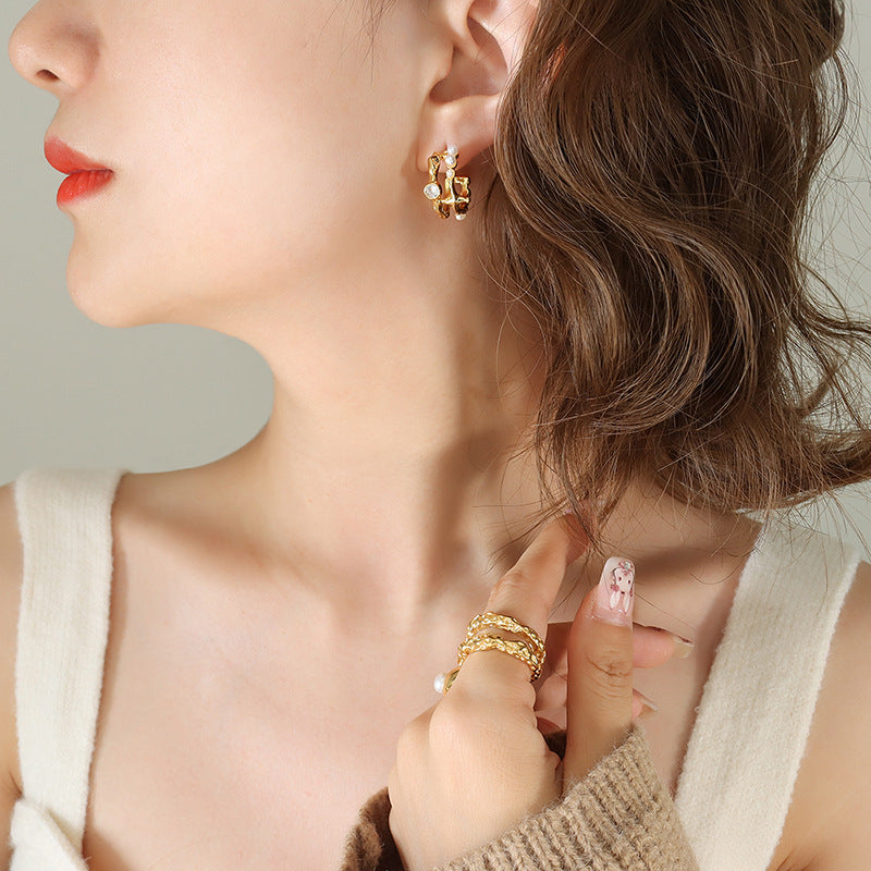 Retro imitation pearl inlaid zircon irregular C-shaped earrings copper material non-fading Hong Kong-style personalized earrings