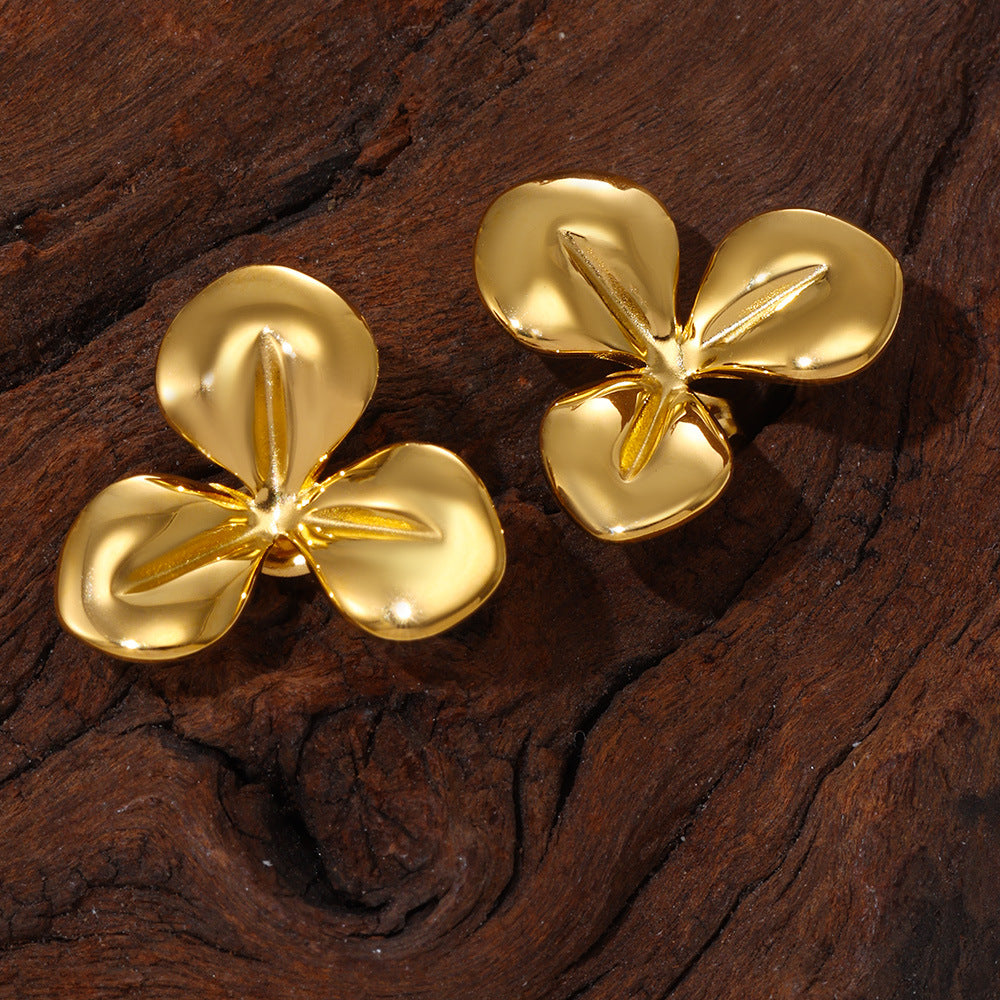 Popular stainless steel exaggerated flower earrings women's French fashion light luxury personalized small flower stud earrings