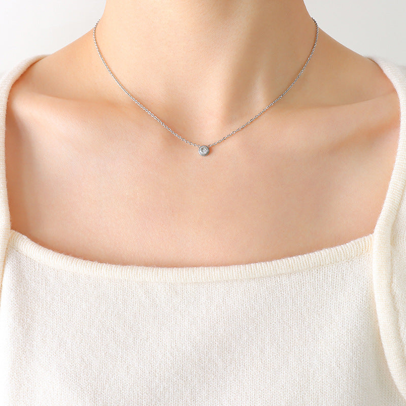 Versatile zircon single diamond light luxury collarbone chain titanium steel necklace 18K gold non-fading girls jewelry