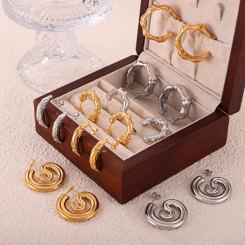 Retro niche personality temperament jewelry geometric engraving texture design titanium steel gold-plated C-shaped earrings