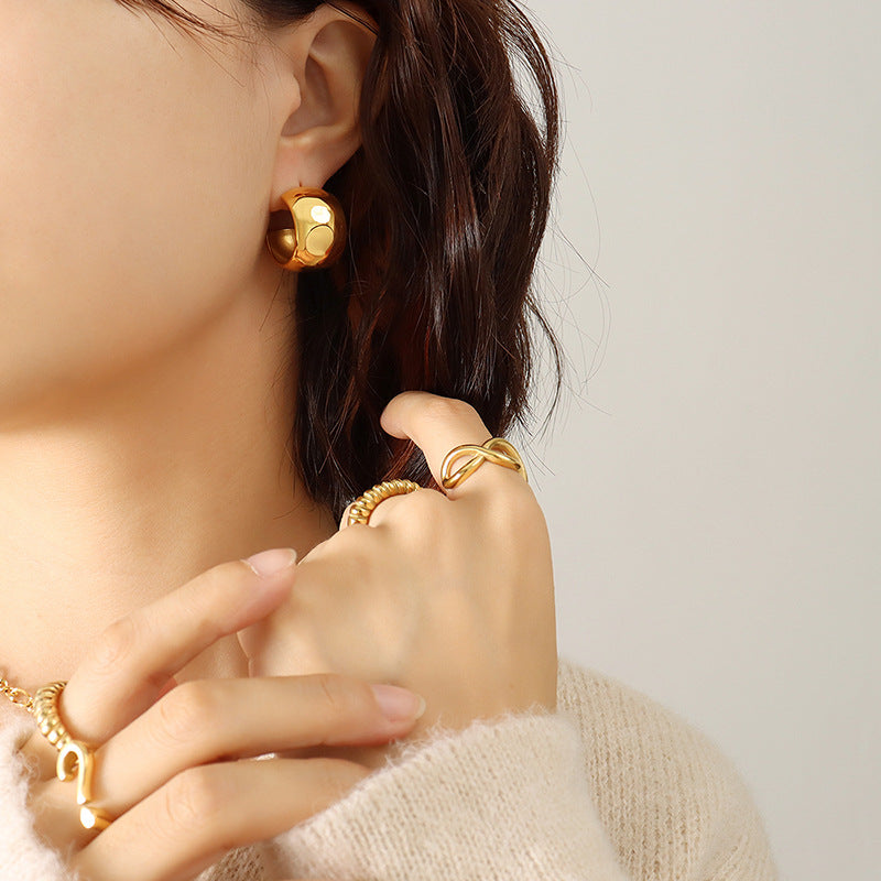 Jewelry geometric smooth C-shaped earrings fashionable niche does not fade does not fade gold-plated ear jewelry wholesale