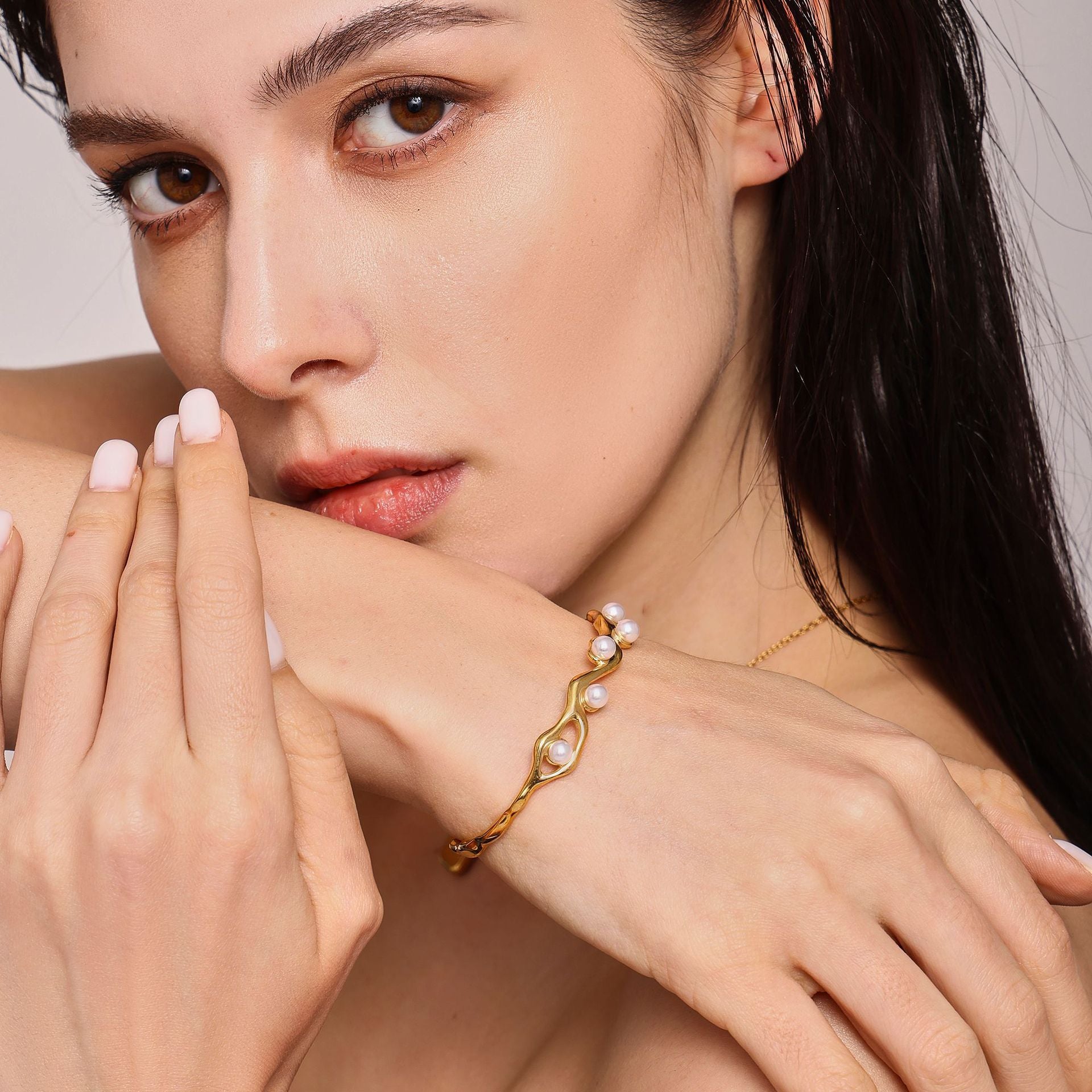 18K real gold plated imitation pearl opening bracelet personalized design non-fading titanium steel C-shaped bracelet 99