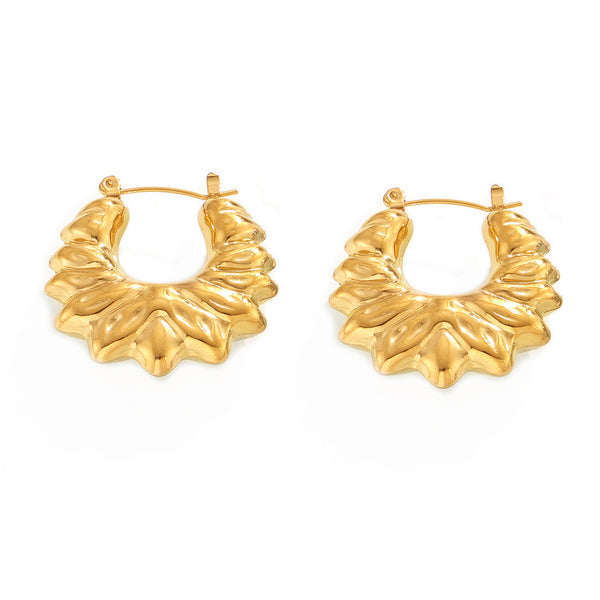 Geometric special-shaped hollow flower earrings retro flower titanium steel plated 18k gold ins wind trend earrings