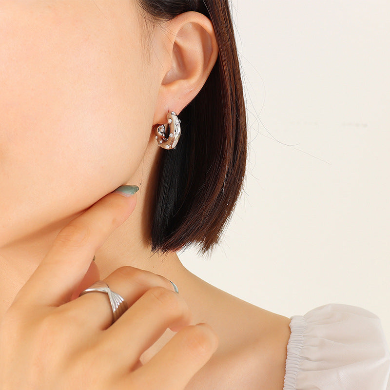 Hot-selling titanium steel gold-plated imitation pearl zircon inlaid C-shaped earrings retro temperament personalized earrings 99