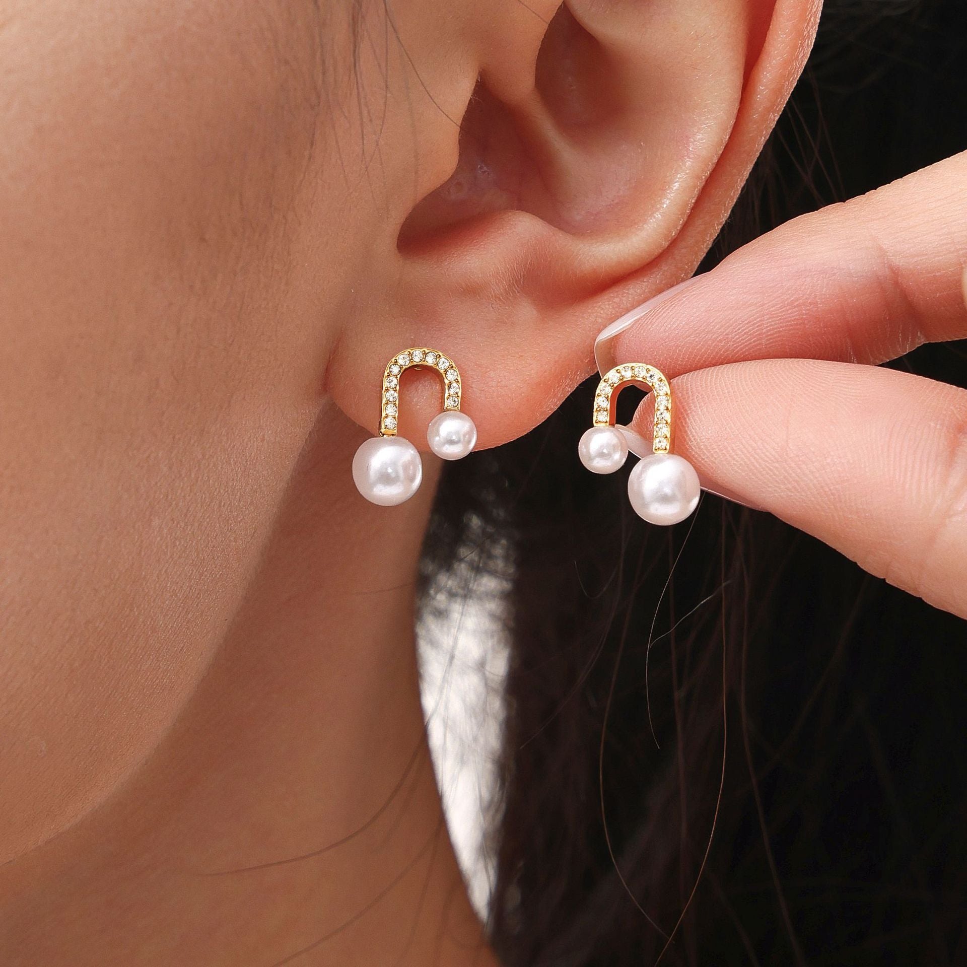 U-shaped bead zircon necklace stud earrings niche design sense light luxury fashion clavicle chain earrings titanium steel set
