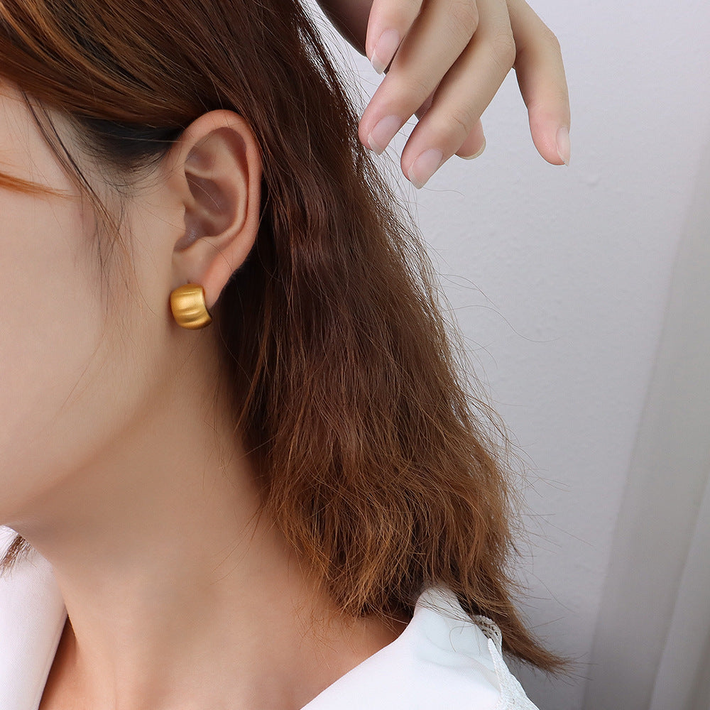 Simple retro style fashionable temperament C-shaped titanium steel plated 18K gold women's earrings stud earrings jewelry