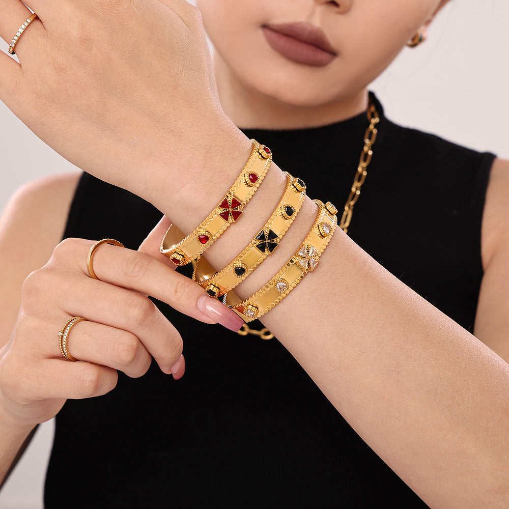 Stainless steel four-leaf flower zircon Czech glass women's buckle gear bracelet does not fade, plated with 18K gold pp