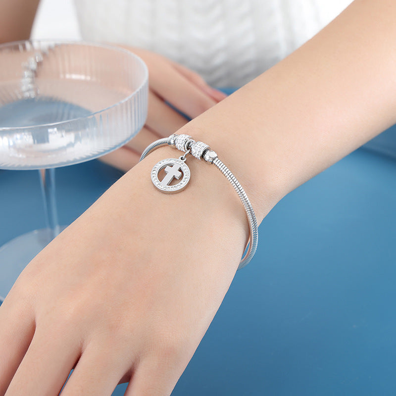 New versatile personality pendant, jewelry, magnetic attraction femininity, electroplating does not fade, titanium steel bracelet jewelry wholesale