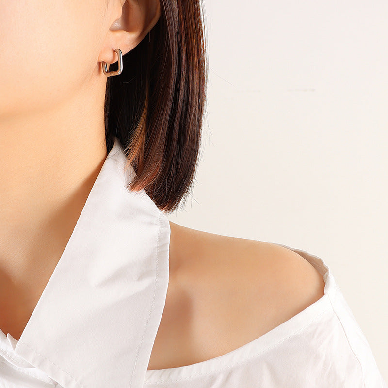 Plain circle niche versatile design titanium steel gold-plated earrings women's Korean trendy new ear jewelry spot 99