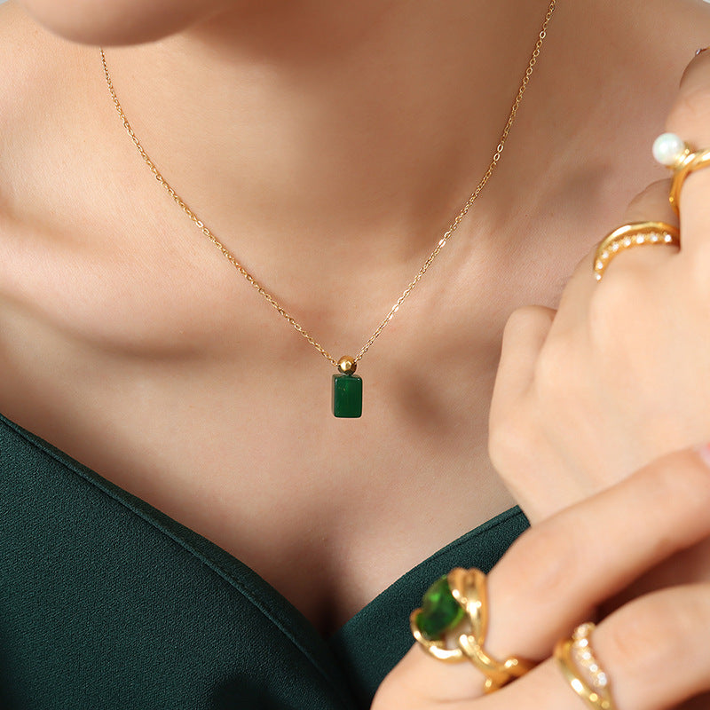 Neutral style retro design sense personalized fashion emerald glass pendant necklace non-fading titanium steel gold-plated jewelry