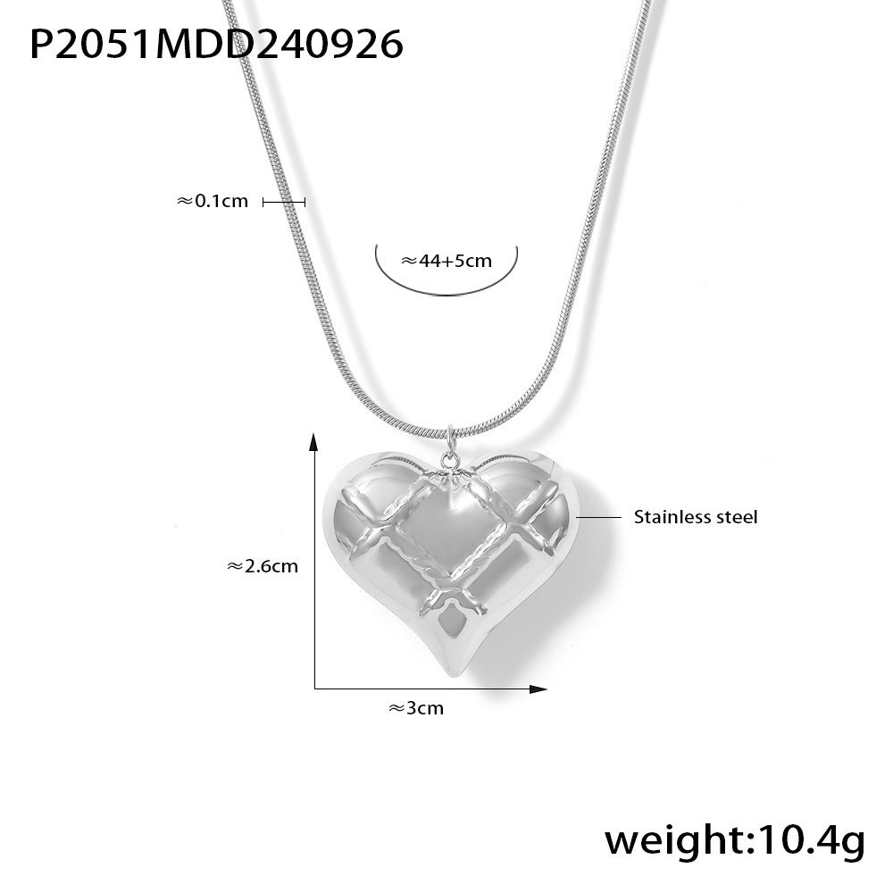 Hollow plaid love pendant necklace stainless steel plated 18K real gold stacked chic wind collarbone chain women