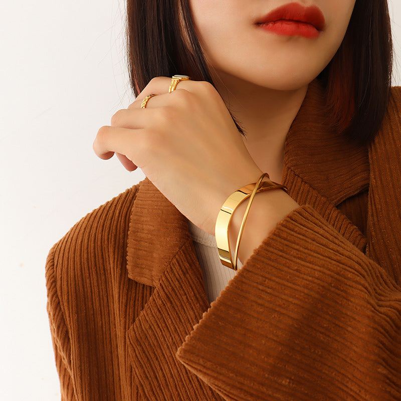 Simple temperament niche cross smooth surface opening bracelet titanium steel plated 18K real gold bracelet women Z19599