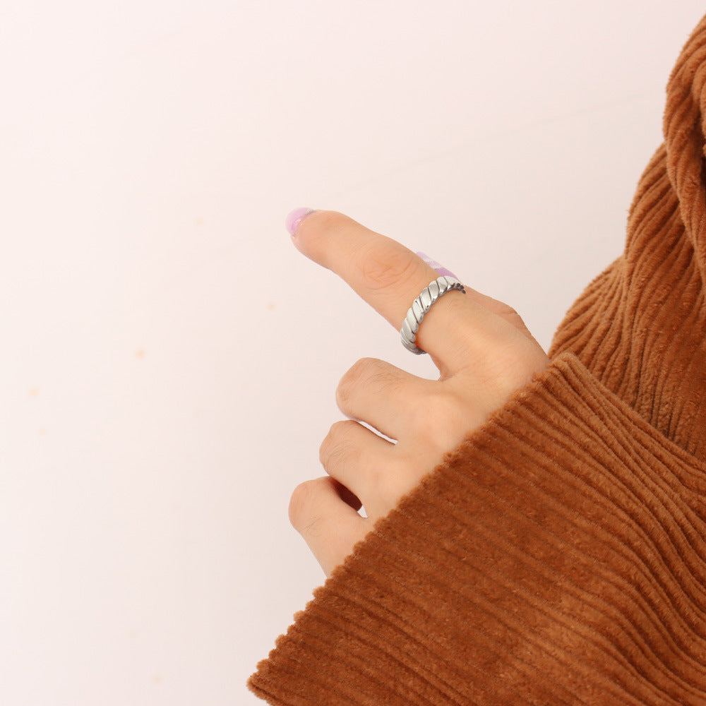 Cold wind light luxury fashion geometric plain ring, titanium steel plated 18K real gold retro hand jewelry 99
