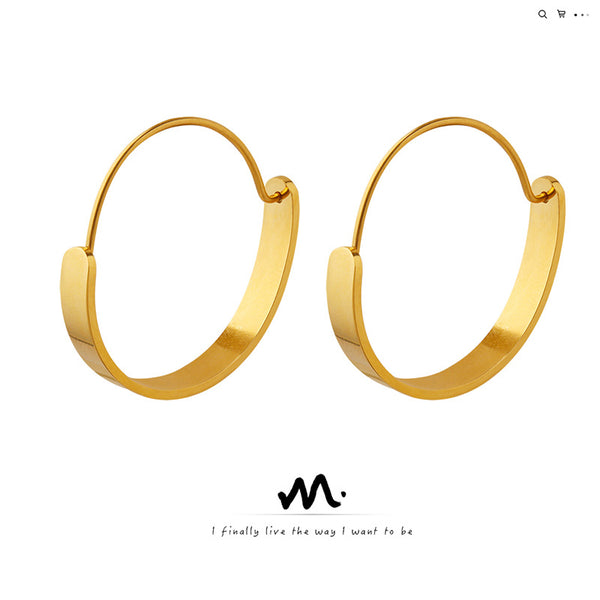Autumn and winter trendy models, beautiful cold wind, fashionable personalized buckle plain ring earrings, titanium steel gold-plated ear jewelry F32899