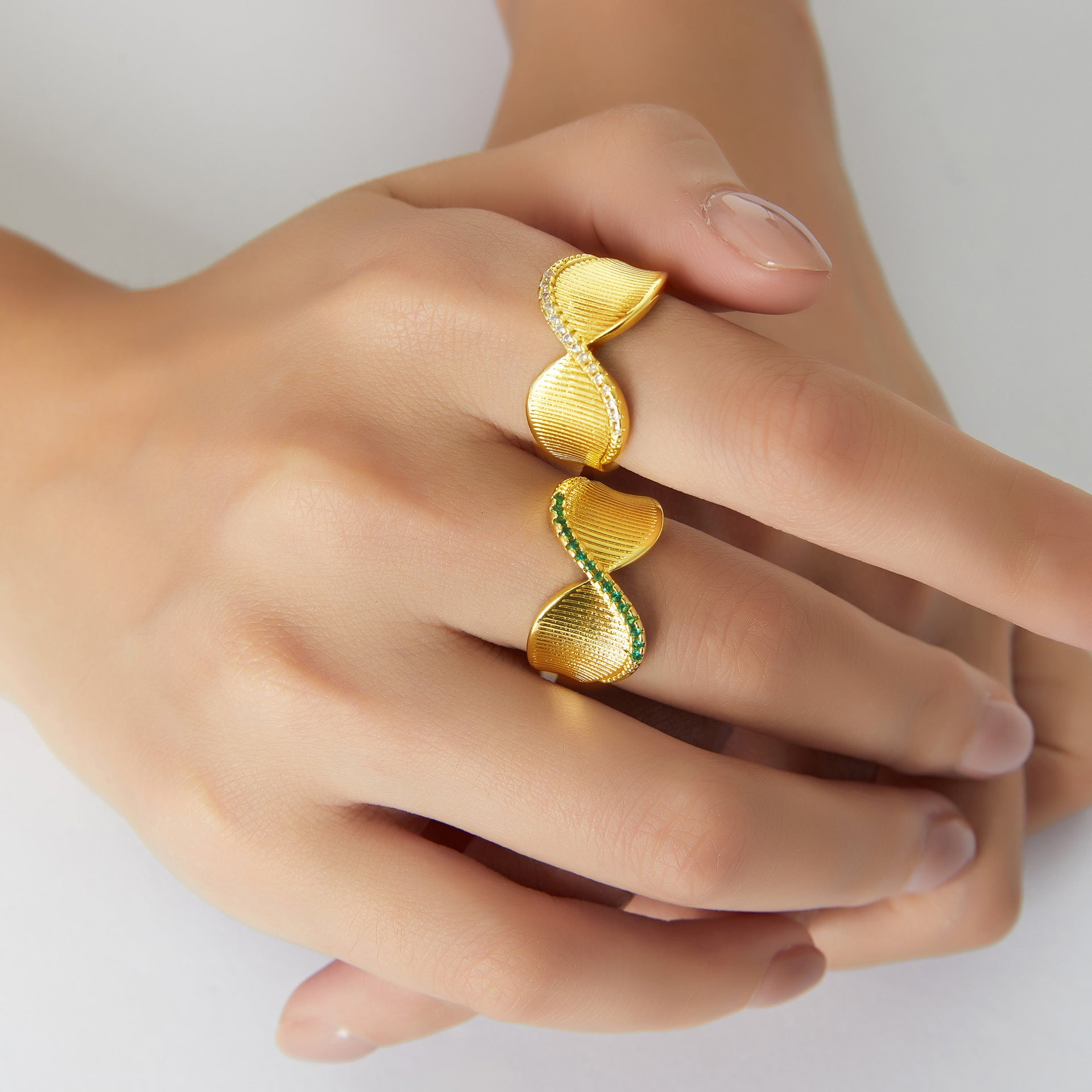 Fashion commuting, simple and cold wind, personalized jewelry, twisted shape, striped design, inlaid with colored diamonds, copper ring