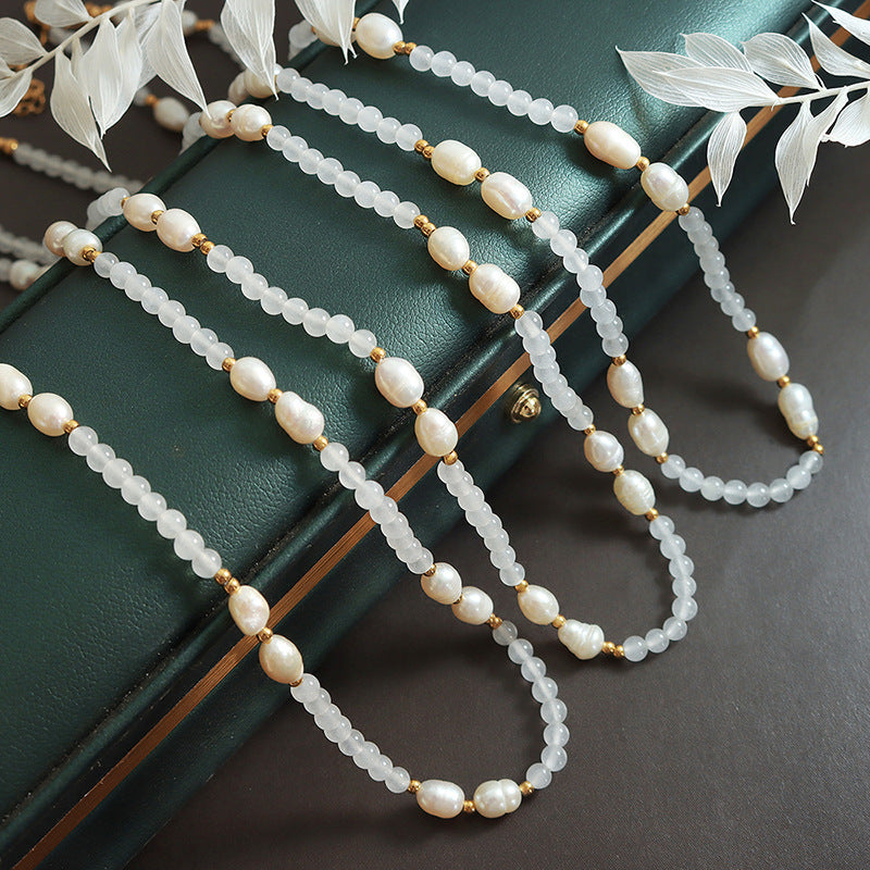 Winter new non-fading French retro personalized stone freshwater pearl pendant titanium steel gold-plated beaded necklace jewelry