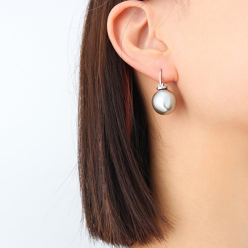 Cold wind light luxury exaggerated imitation pearl earrings women's titanium steel plated 18K real gold ear jewelry F36999