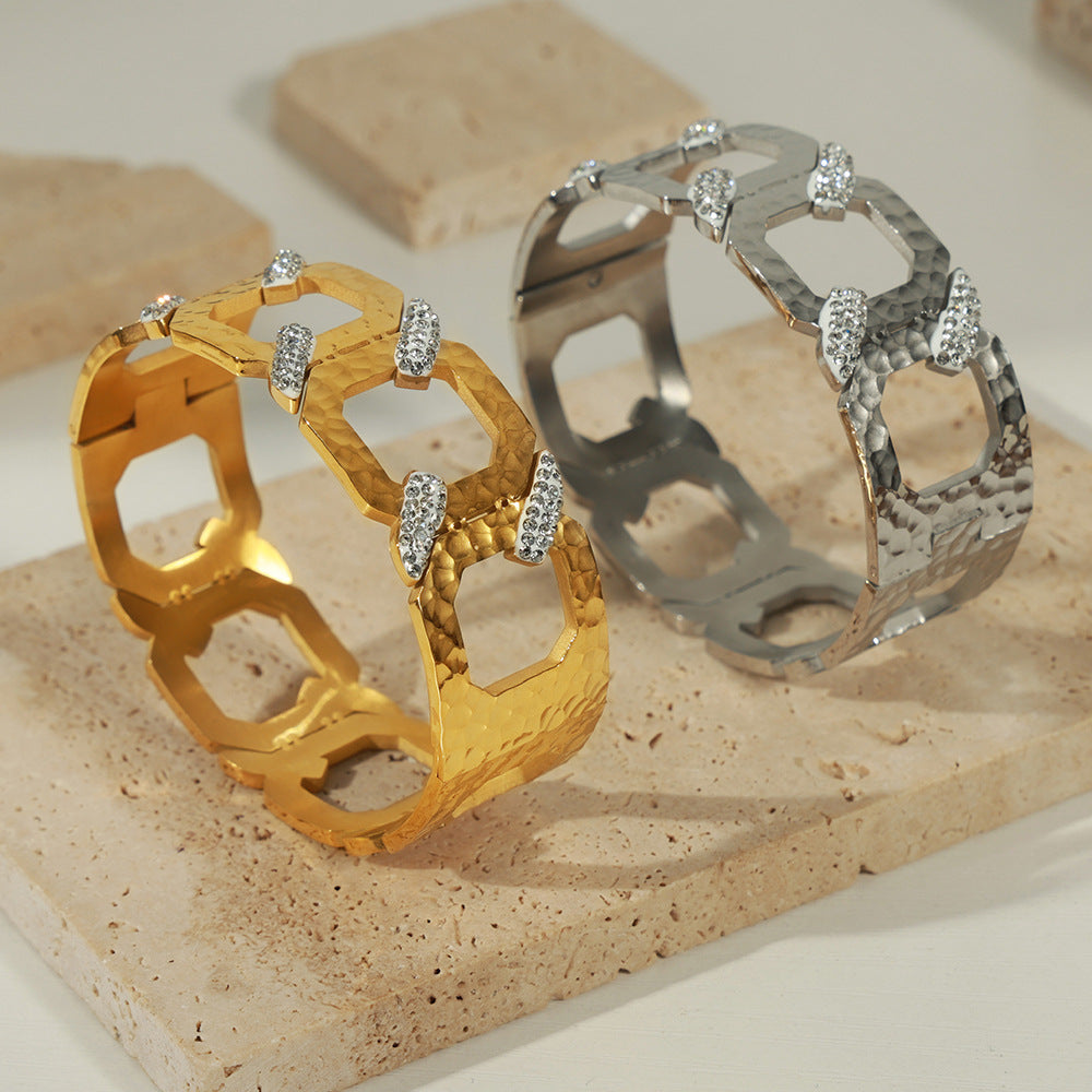 Personalized fashion versatile light luxury new titanium steel gold-plated diamond hollow geometric square bracelet jewelry wholesale