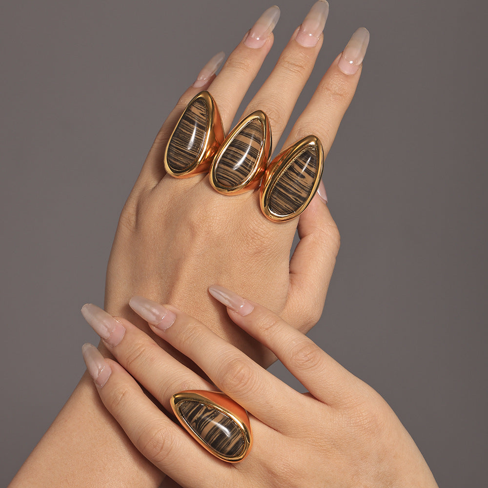 Natural wood grain stone water drop ring plated with 18K real gold Maillard autumn and winter light luxury ring ring decoration is in stock.