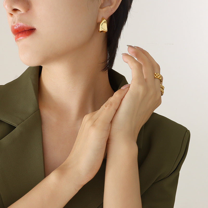 New stylish and simple ins wind irregular C-shaped special-shaped geometric earrings titanium steel gold-plated stud earrings ear jewelry