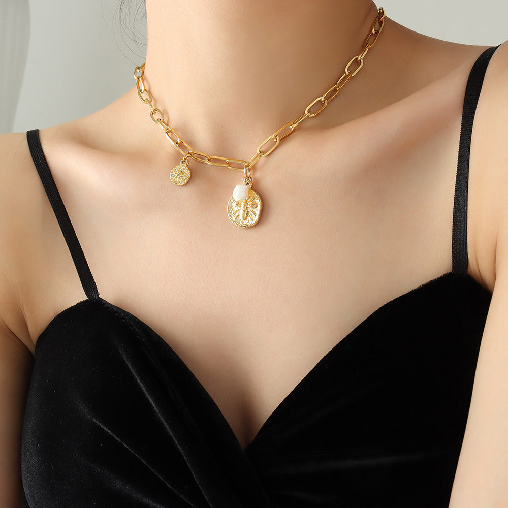 Geometric original design European and American hip-hop titanium steel jewelry Bee round brand freshwater pearl necklace P996
