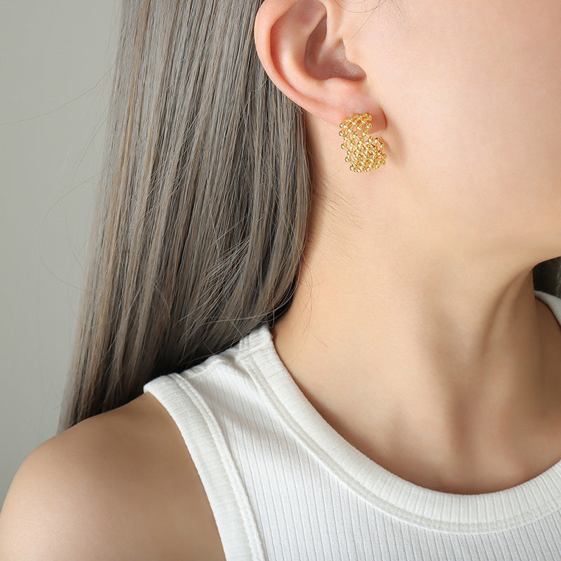 Titanium steel small gold beads splicing mesh C-shaped earrings niche design sense plated 18K gold stud earrings ear jewelry pp