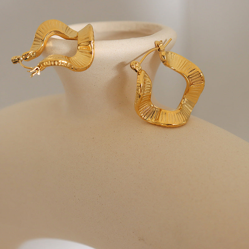 Irregular special-shaped ear buckle, personalized chic titanium steel wavy ear ring plated with 18K real gold ear jewelry