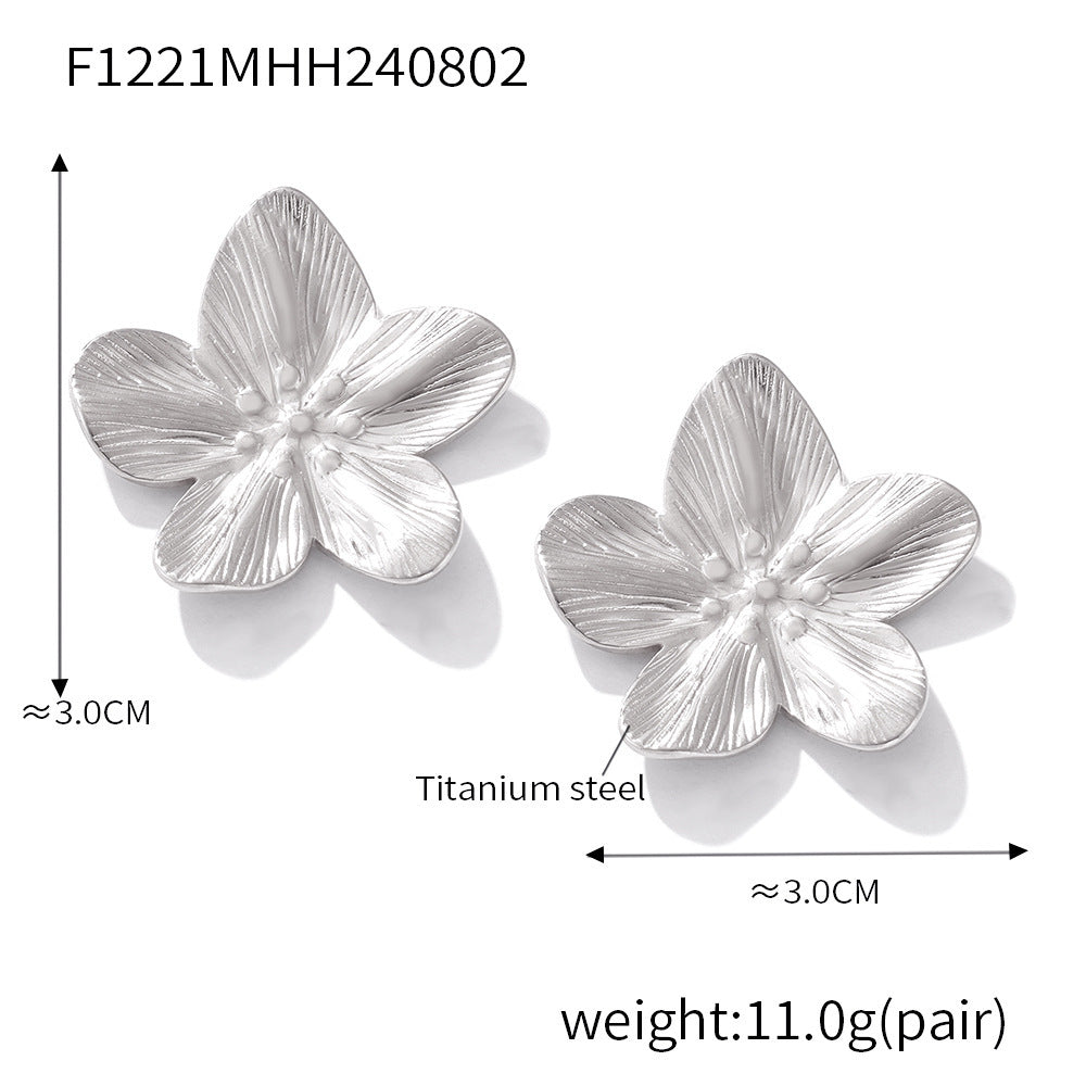 Popular stainless steel exaggerated flower earrings women's French fashion light luxury personalized small flower stud earrings